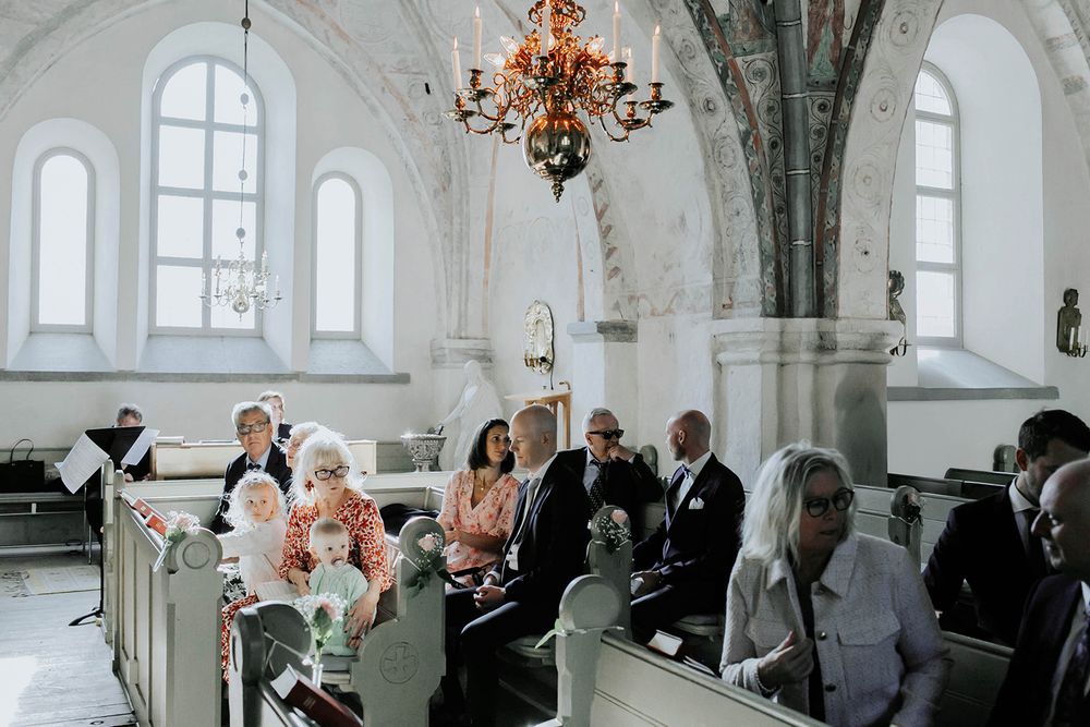 Bröllop Vadstena. Alvastra kloster och Örberga kyrka. Bröllopsfotograf Rebecca Nordin.