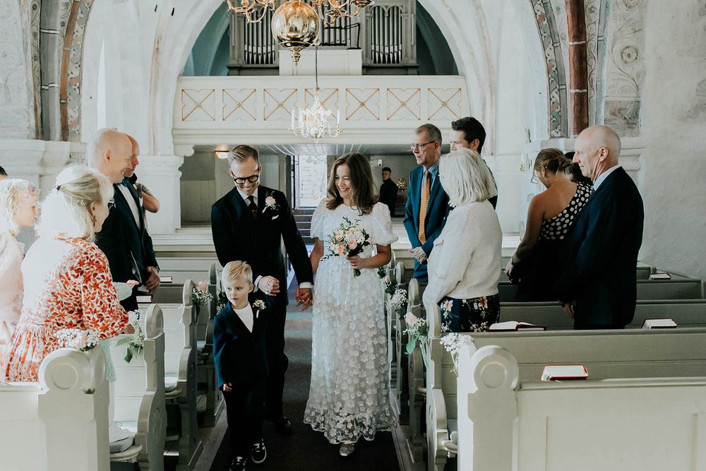 Bröllop Vadstena. Alvastra kloster och Örberga kyrka. Bröllopsfotograf Rebecca Nordin.