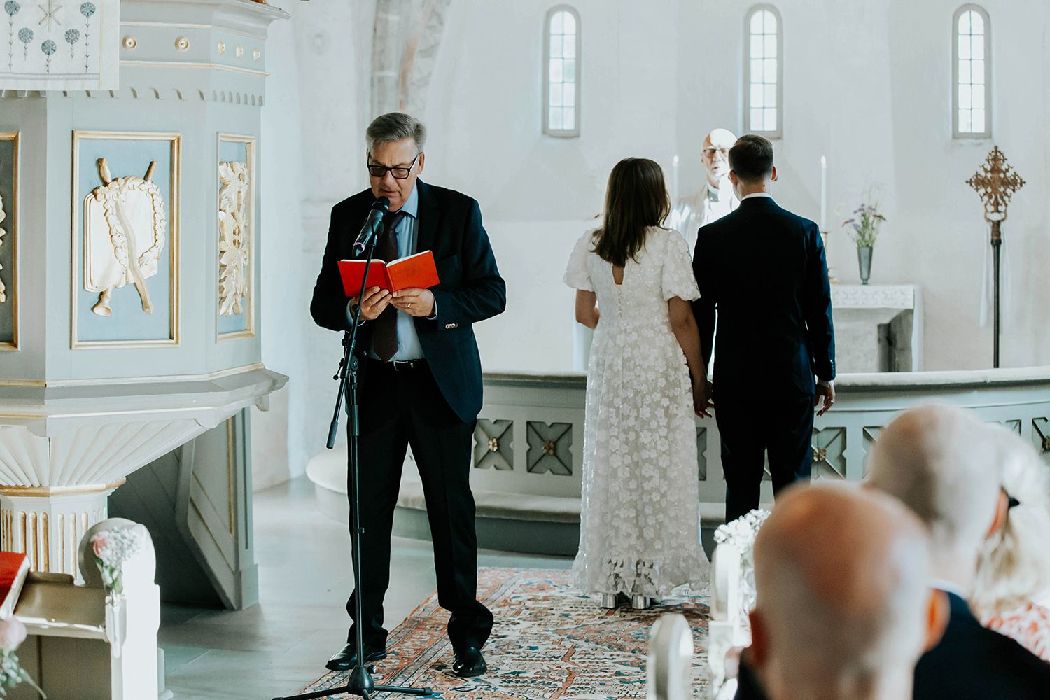 Bröllop Vadstena. Alvastra kloster och Örberga kyrka. Bröllopsfotograf Rebecca Nordin.
