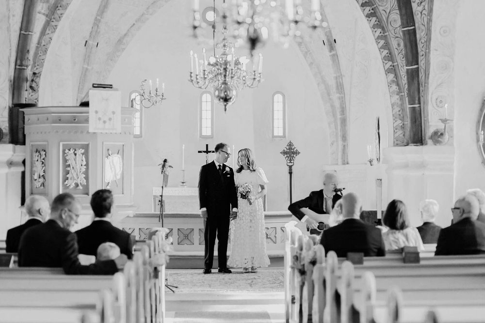 Bröllop Vadstena. Alvastra kloster och Örberga kyrka. Bröllopsfotograf Rebecca Nordin.