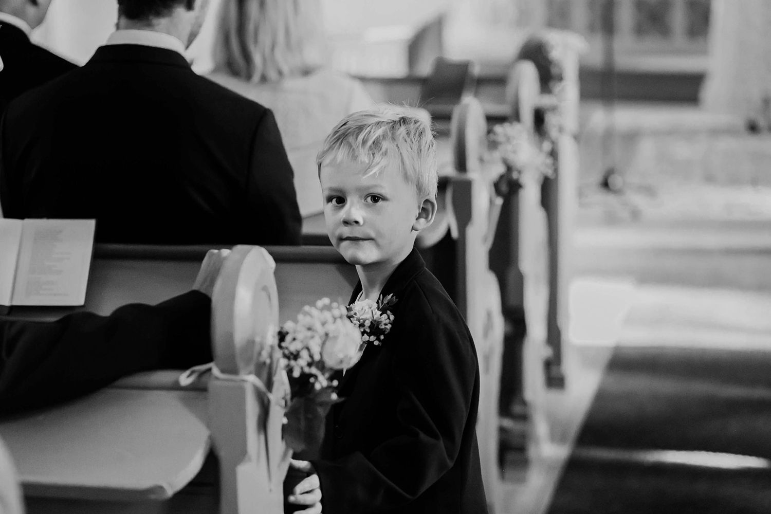Bröllop Vadstena. Alvastra kloster och Örberga kyrka. Bröllopsfotograf Rebecca Nordin.