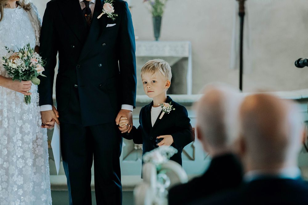 Bröllop Vadstena. Alvastra kloster och Örberga kyrka. Bröllopsfotograf Rebecca Nordin.