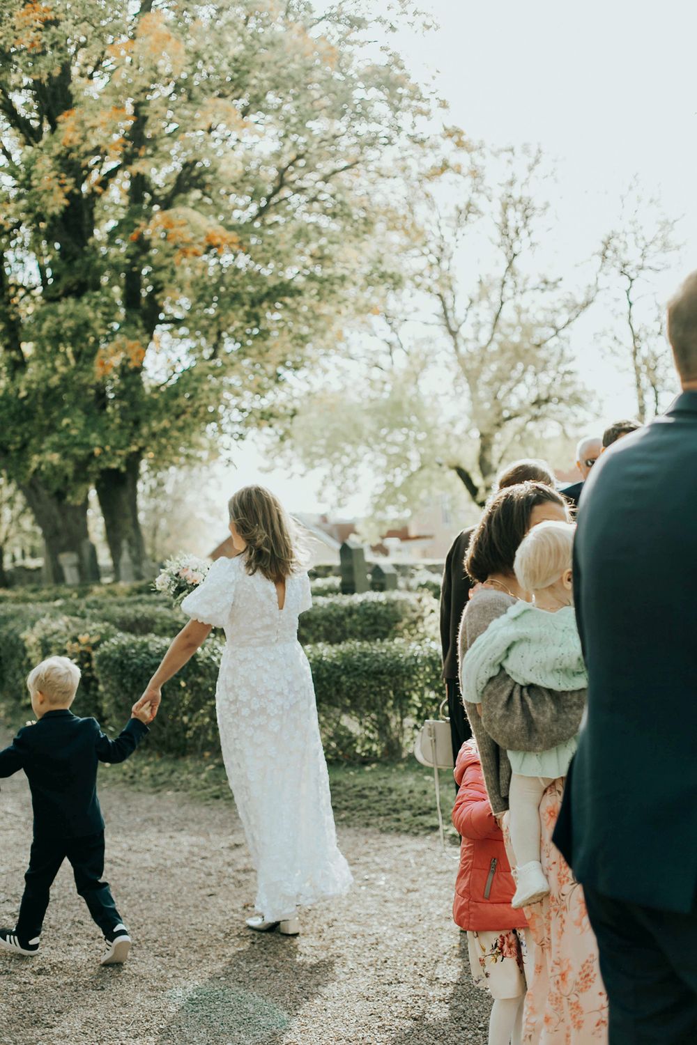 Bröllop Vadstena. Alvastra kloster och Örberga kyrka. Bröllopsfotograf Rebecca Nordin.