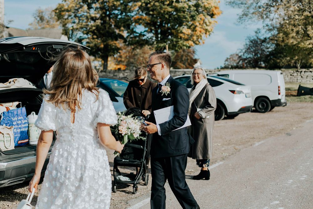 Bröllop Vadstena. Alvastra kloster och Örberga kyrka. Bröllopsfotograf Rebecca Nordin.