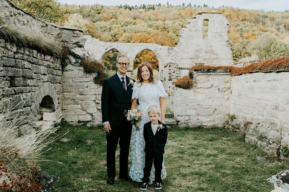 Bröllop Vadstena. Alvastra kloster och Örberga kyrka. Bröllopsfotograf Rebecca Nordin.