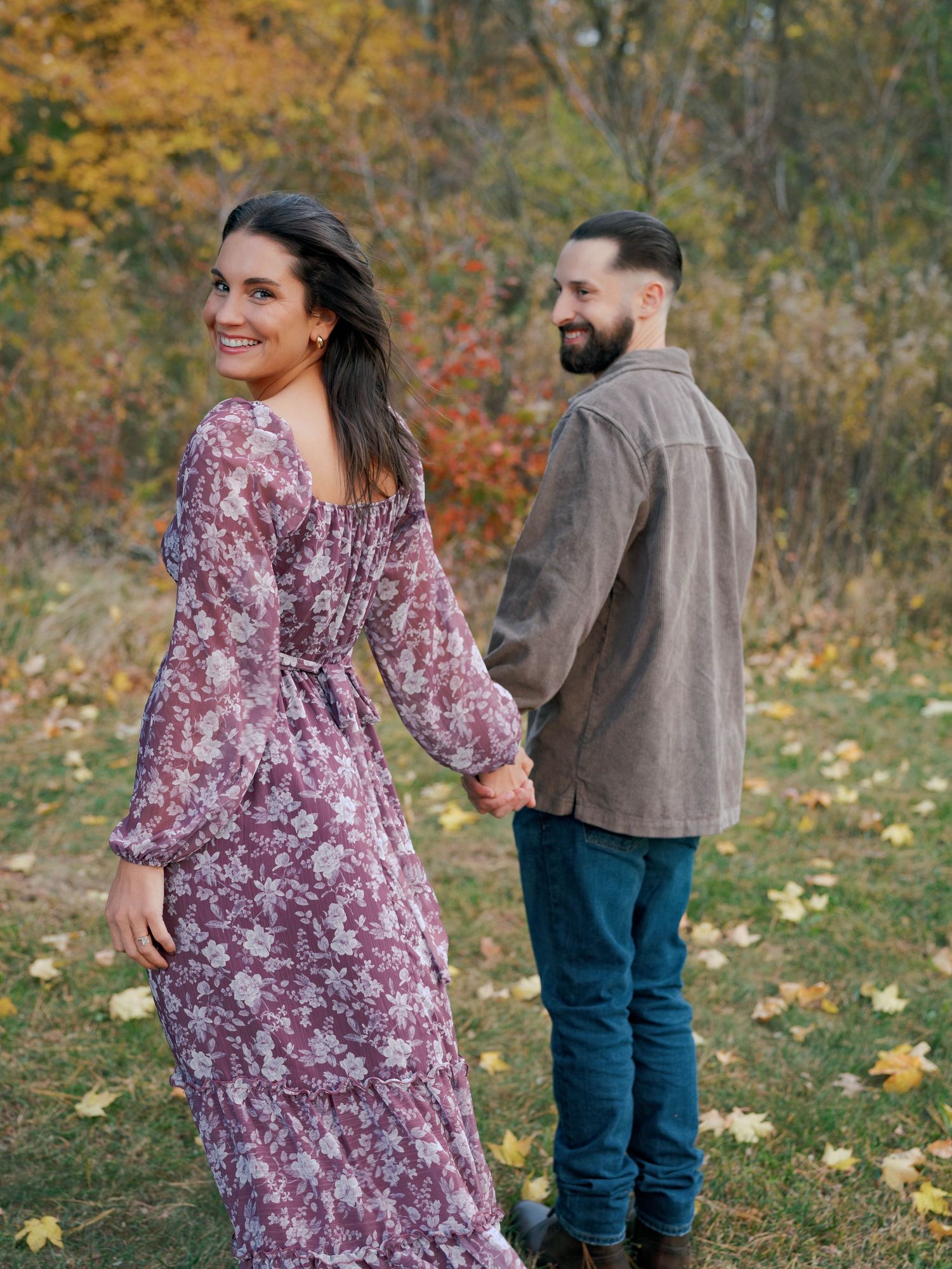 couple in the fall photographed by life by jude photography / judith sumner