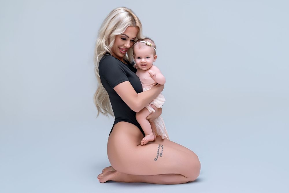 Kismama fotózás, stúdió fotózás