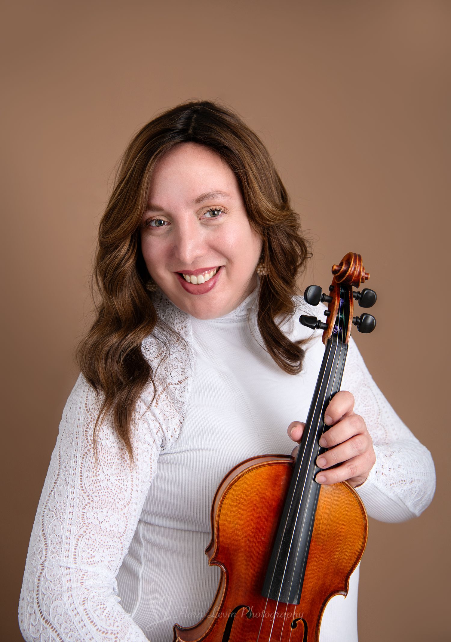 Portrait of a female violinist.