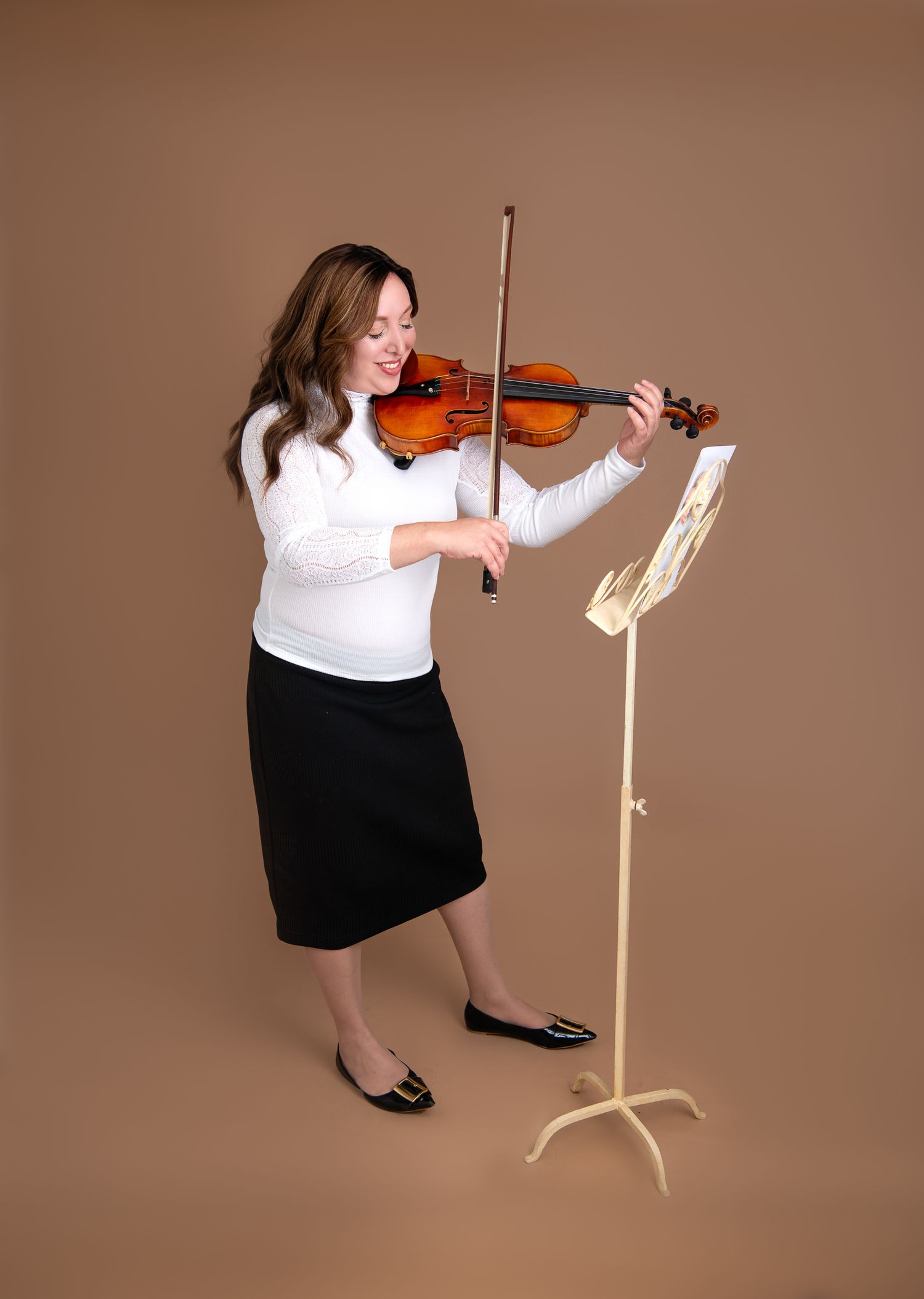 Female Violinist playing the violin.