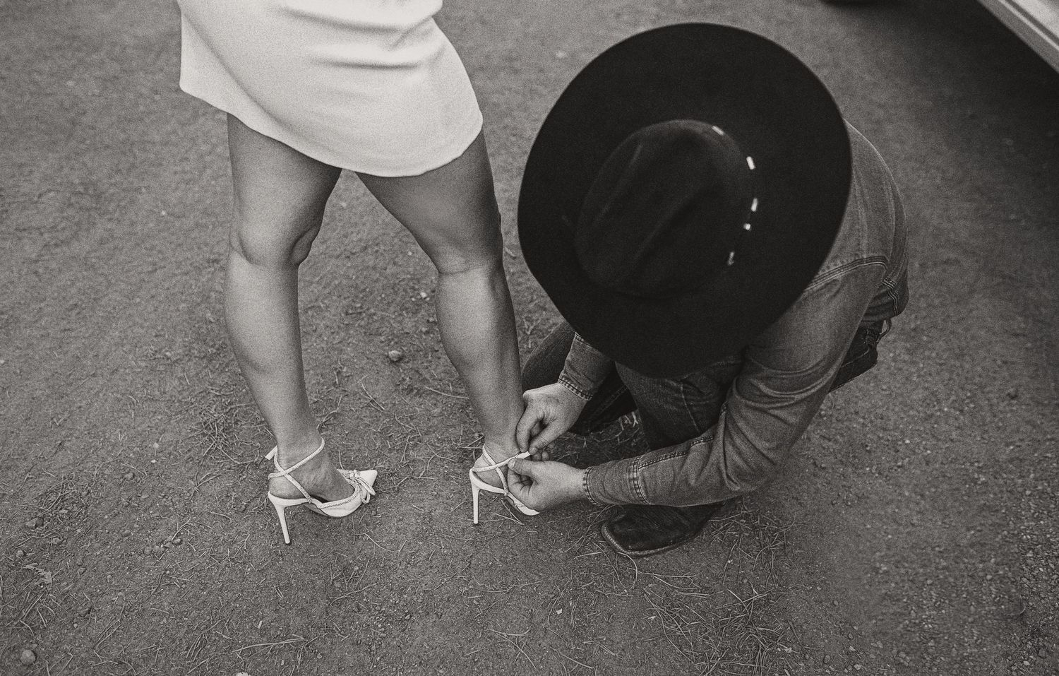 Western cowboy helping the bride during a rustic country wedding in Idaho