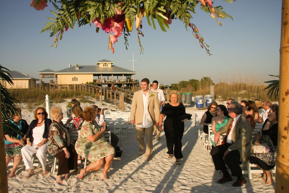 An editorial style micro-wedding photographer in Honeymoon Island, Clearwater, Tampa, St Pete, Naples, Miami, Venice, Sarasota, FL