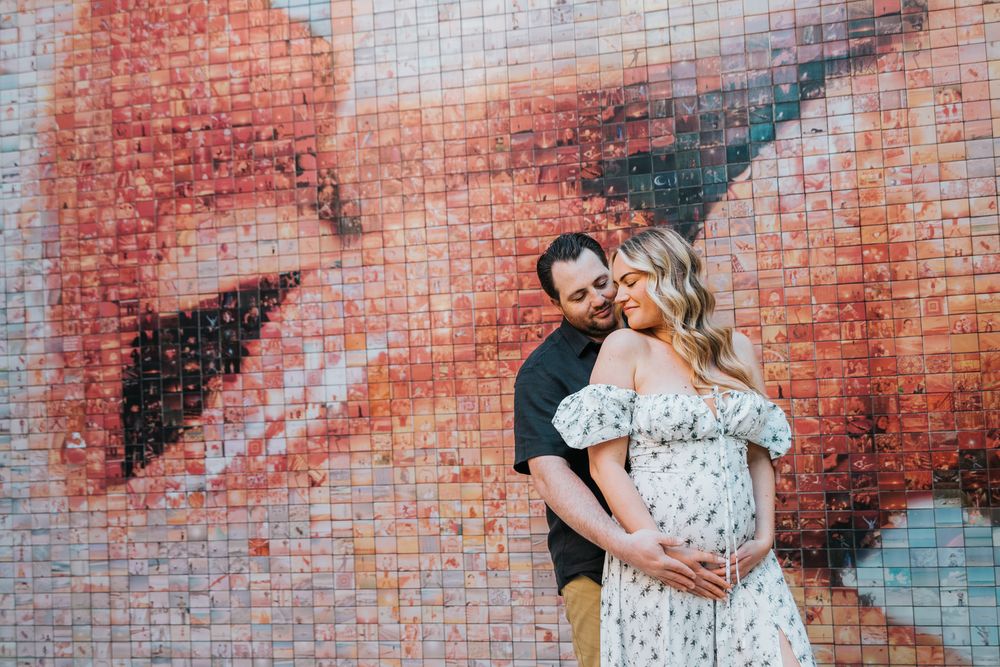 Palau de la Música maternity photos with roses