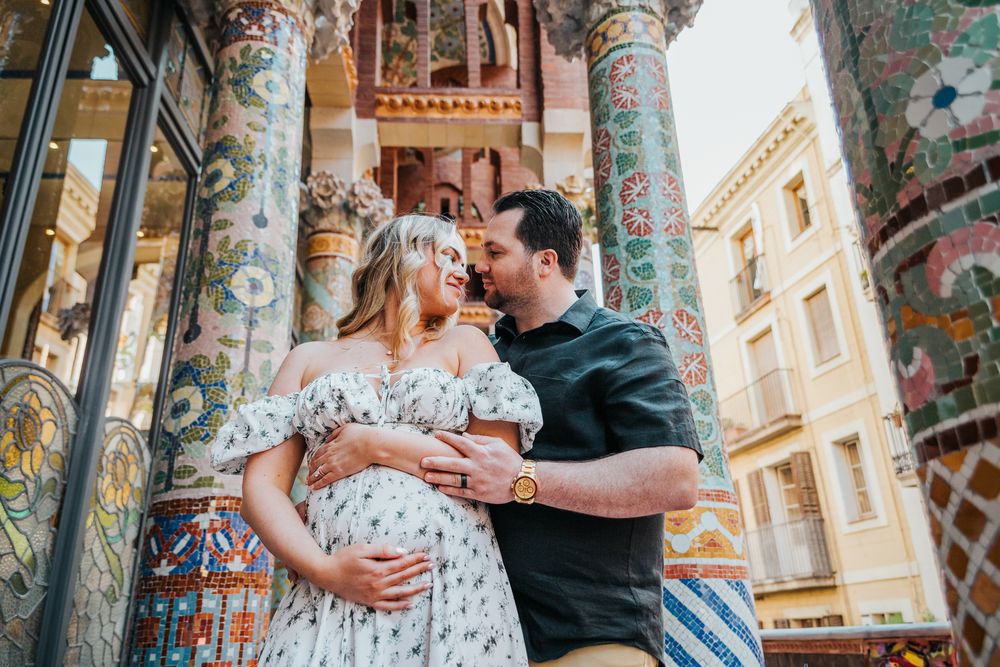 Tender maternity moment in Barcelona
