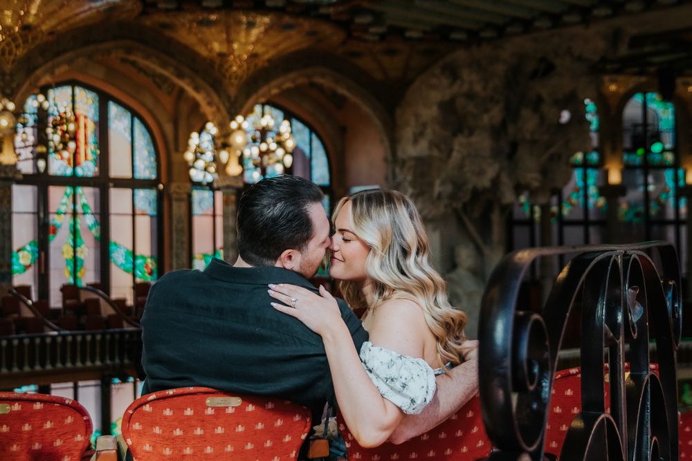 Maternity couple photoshoot in Old City Barcelona