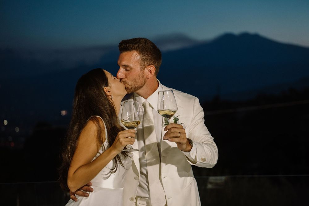 Destination wedding in Italy in scenic location