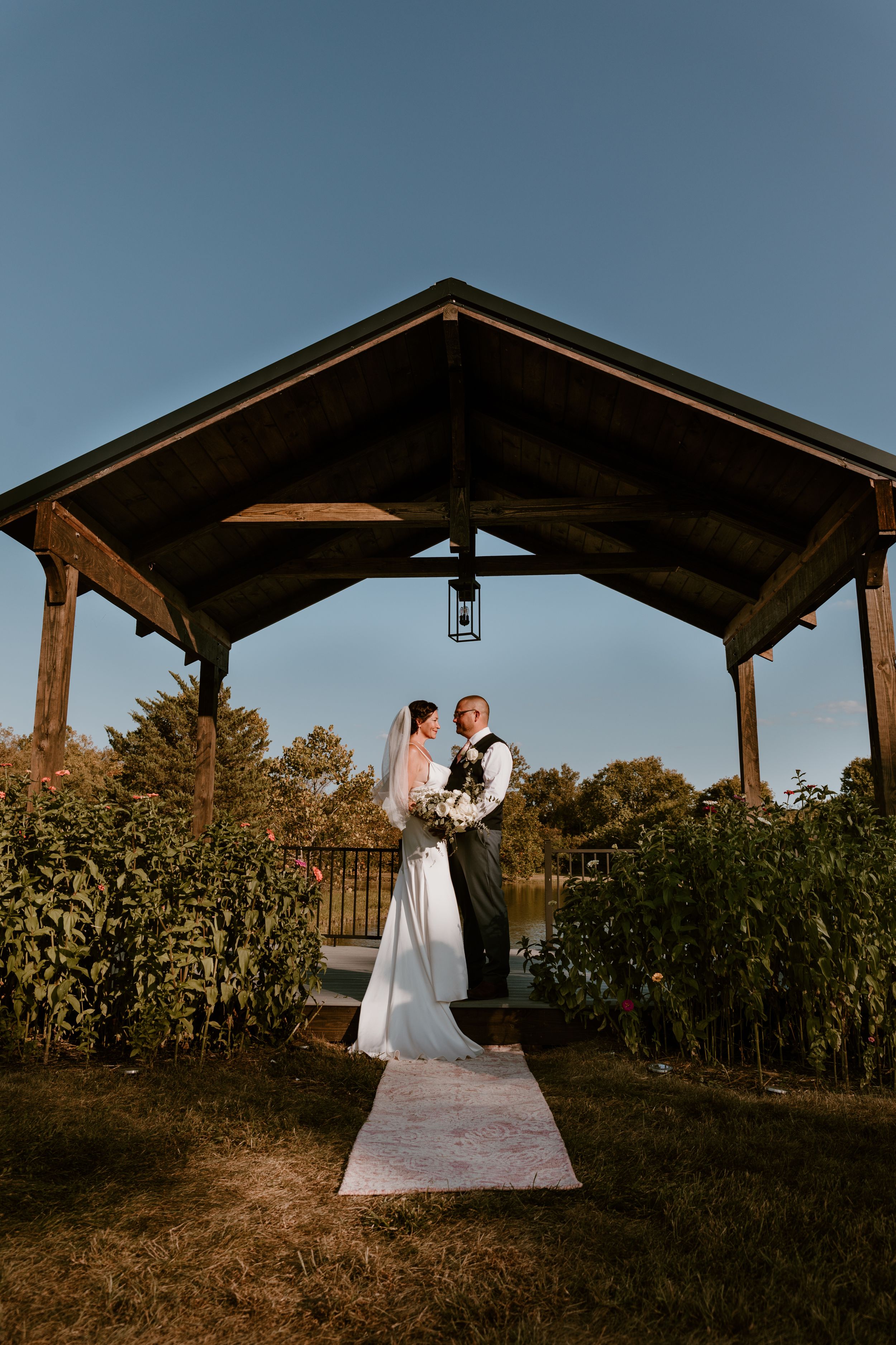 Hamilton Ohio summer backyard wedding photography by Vicci Photo Dayton Ohio Photographer Victoria Wooton