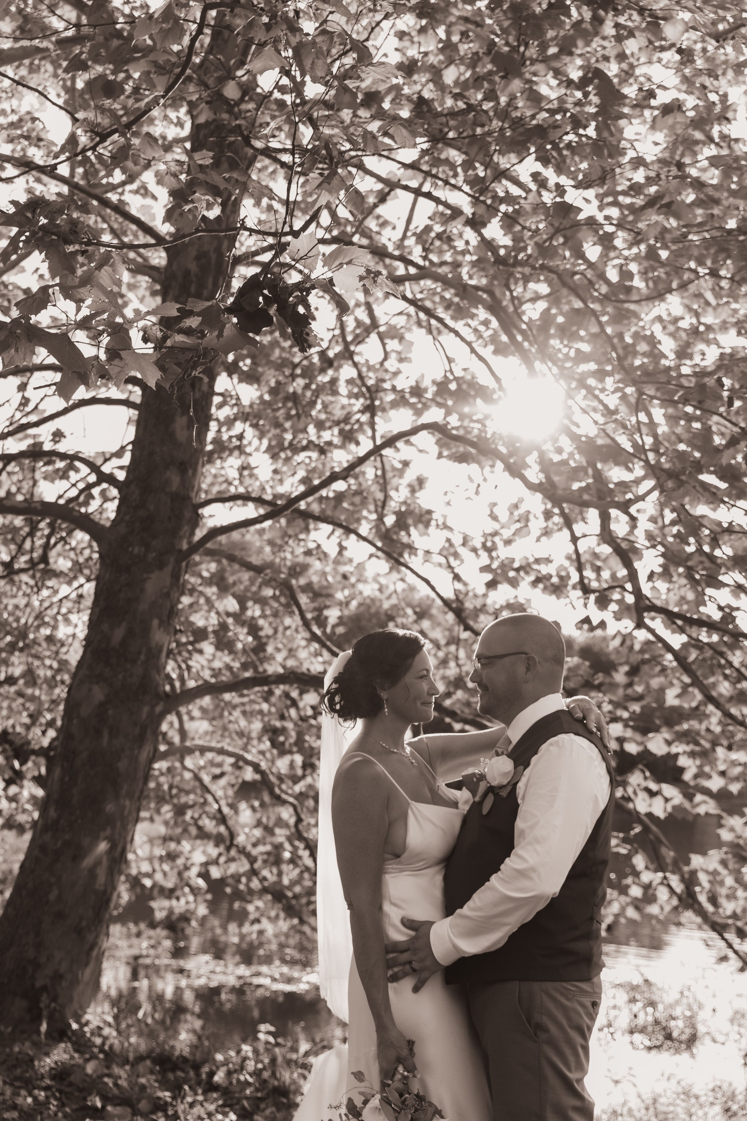 Wedding Photography Hamilton Ohio summer backyard wedding portraits by Vicci Photo Dayton Ohio Photographer Victoria Wooton