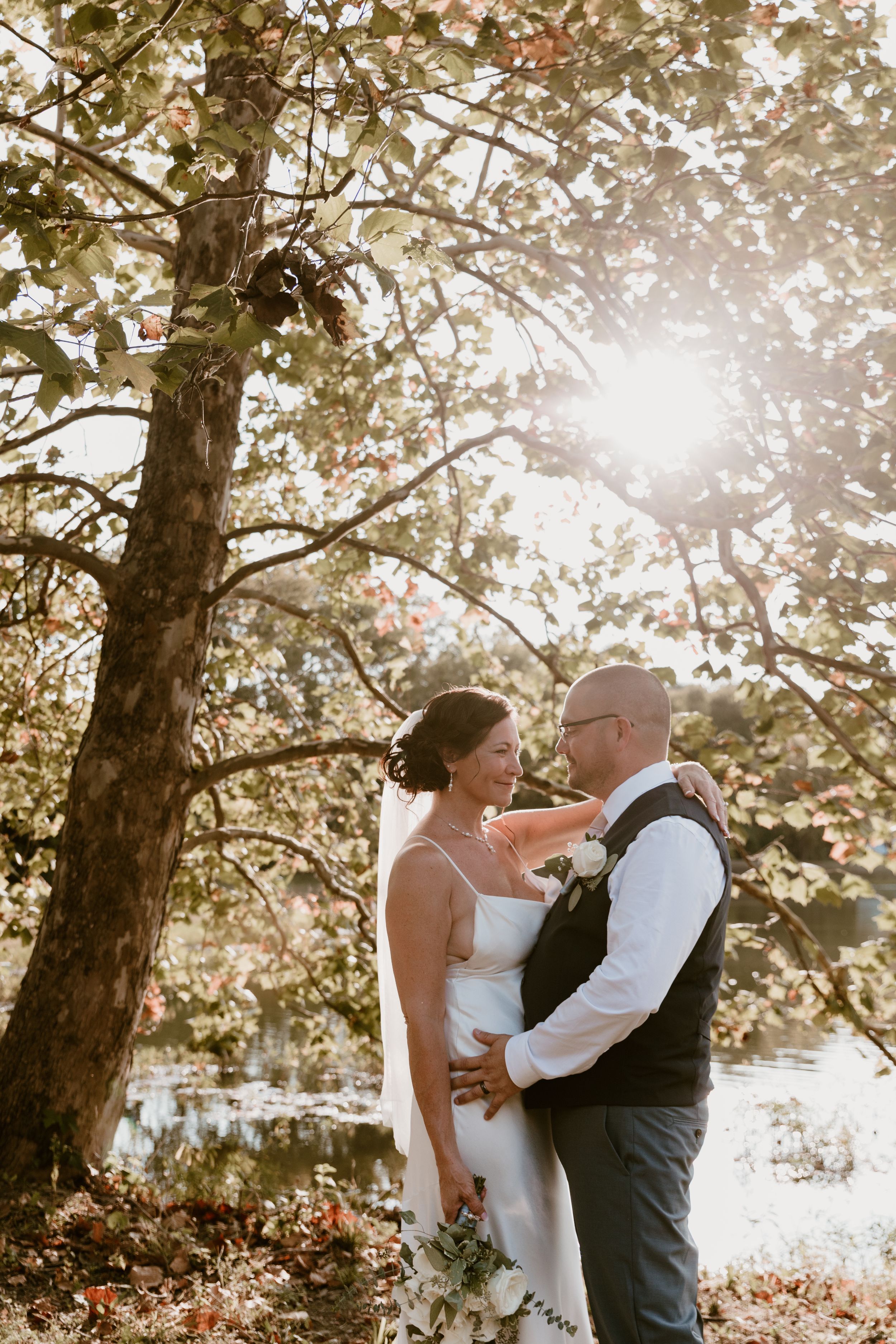 Wedding Photography Hamilton Ohio summer backyard wedding portraits by Vicci Photo Dayton Ohio Photographer Victoria Wooton