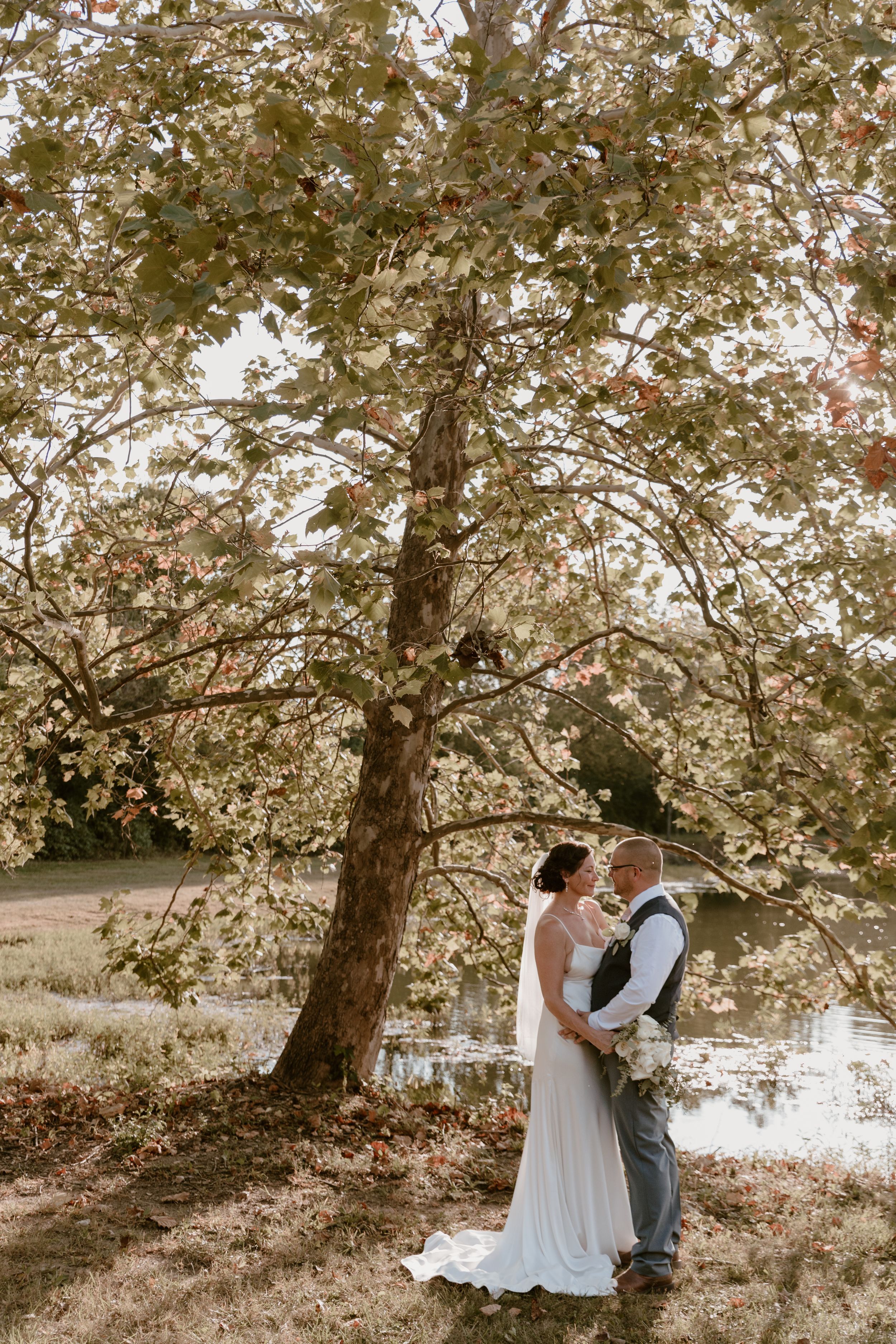 Wedding Photography Hamilton Ohio summer backyard wedding portraits by Vicci Photo Dayton Ohio Photographer Victoria Wooton