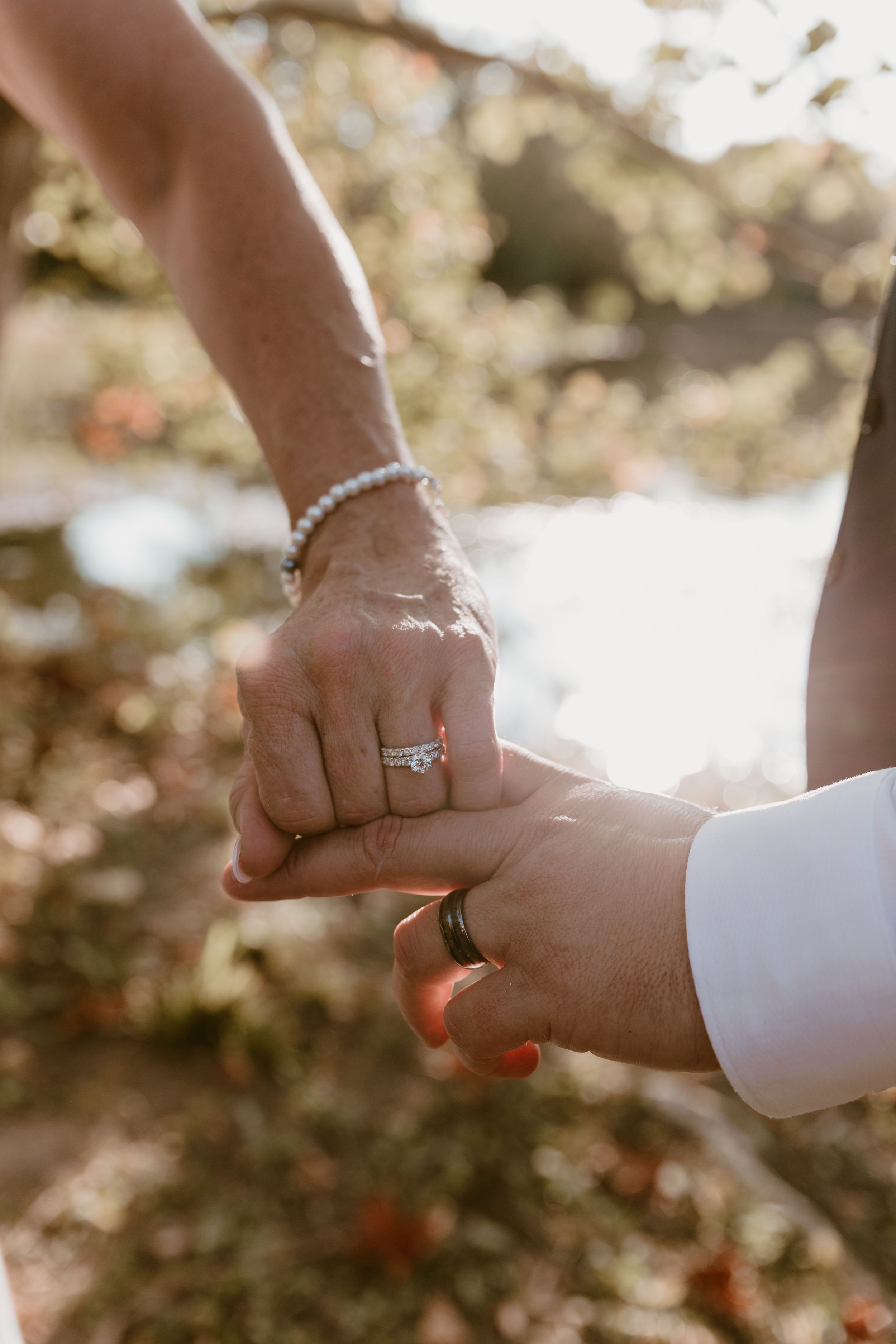 Wedding Photography Hamilton Ohio summer backyard wedding portraits by Vicci Photo Dayton Ohio Photographer Victoria Wooton