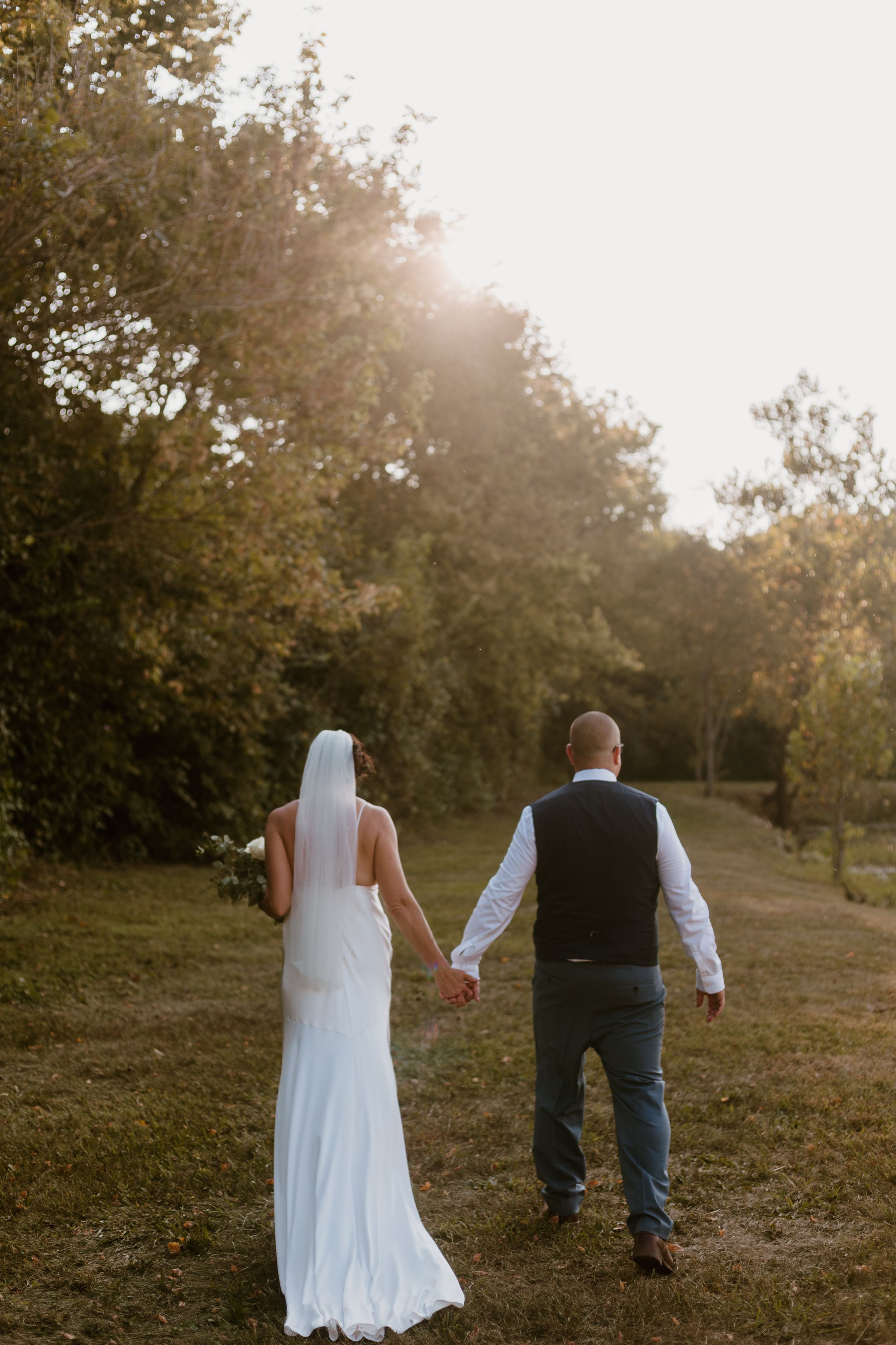 Wedding Photography Hamilton Ohio summer backyard wedding portraits by Vicci Photo Dayton Ohio Photographer Victoria Wooton