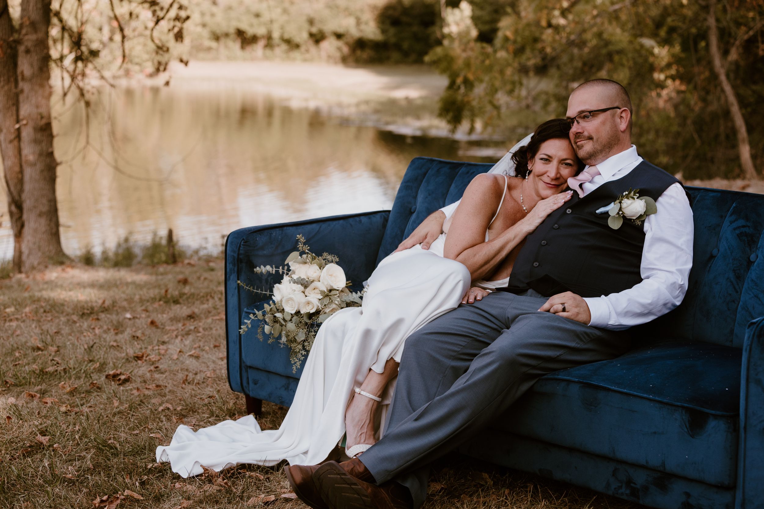 Wedding Photography Hamilton Ohio summer backyard wedding portraits by Vicci Photo Dayton Ohio Photographer Victoria Wooton