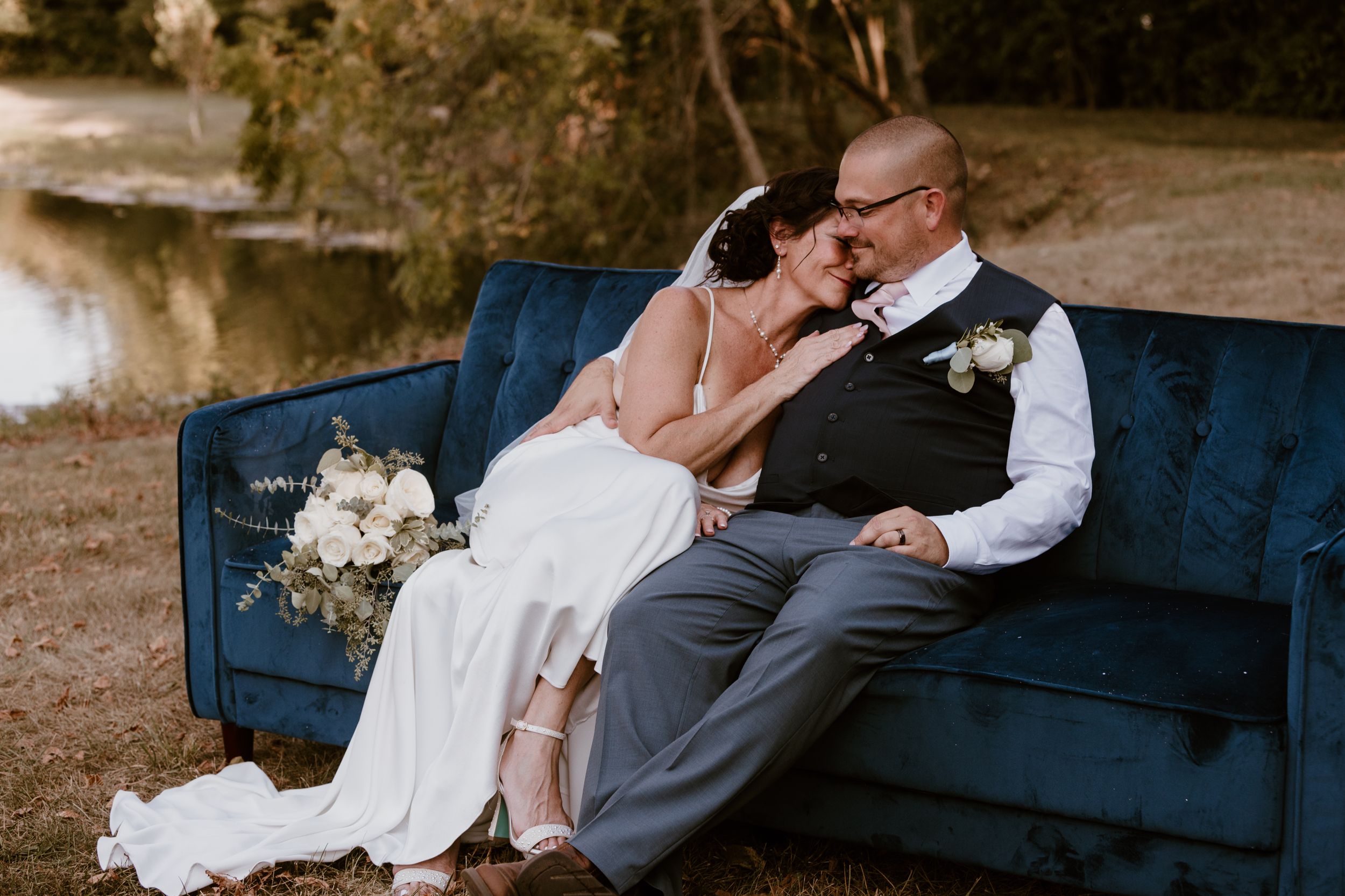 Wedding Photography Hamilton Ohio summer backyard wedding portraits by Vicci Photo Dayton Ohio Photographer Victoria Wooton
