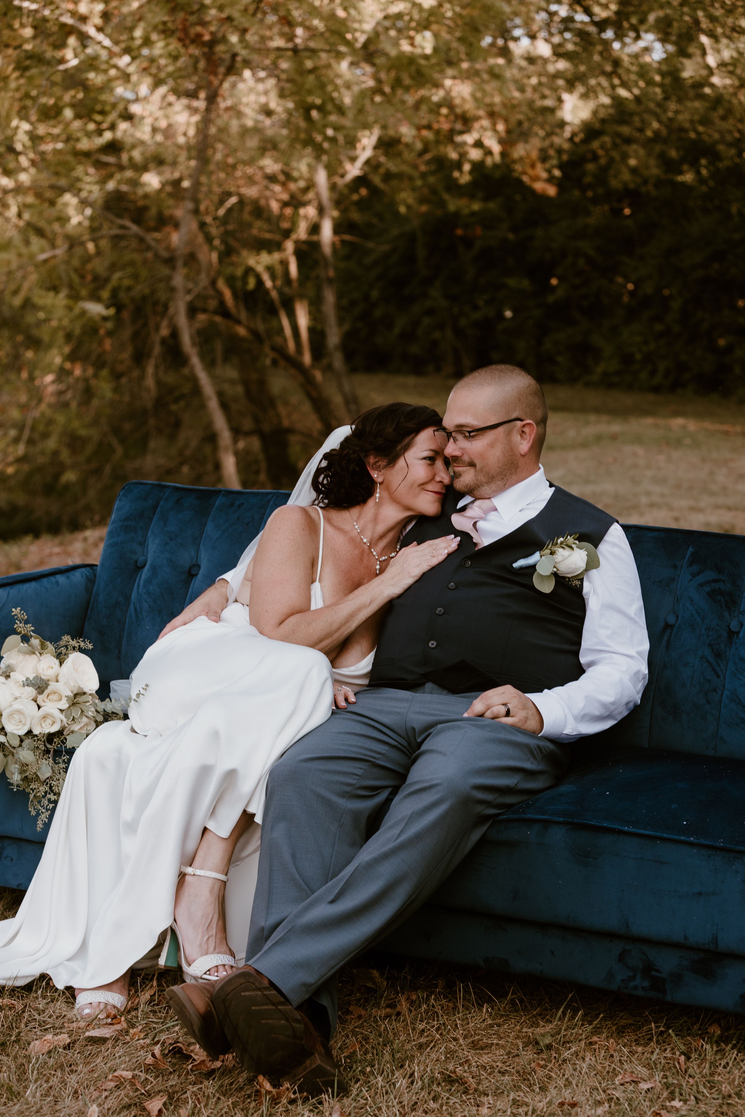 Wedding Photography Hamilton Ohio summer backyard wedding portraits by Vicci Photo Dayton Ohio Photographer Victoria Wooton