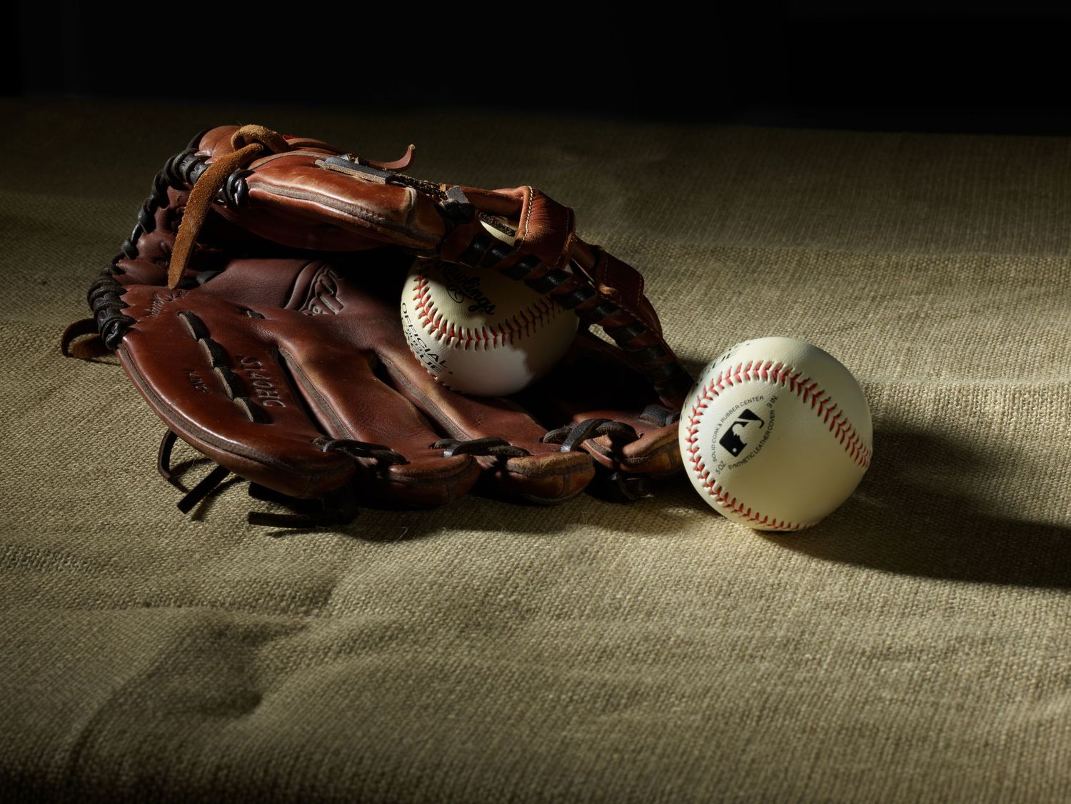 baseball and baseball glove product photography