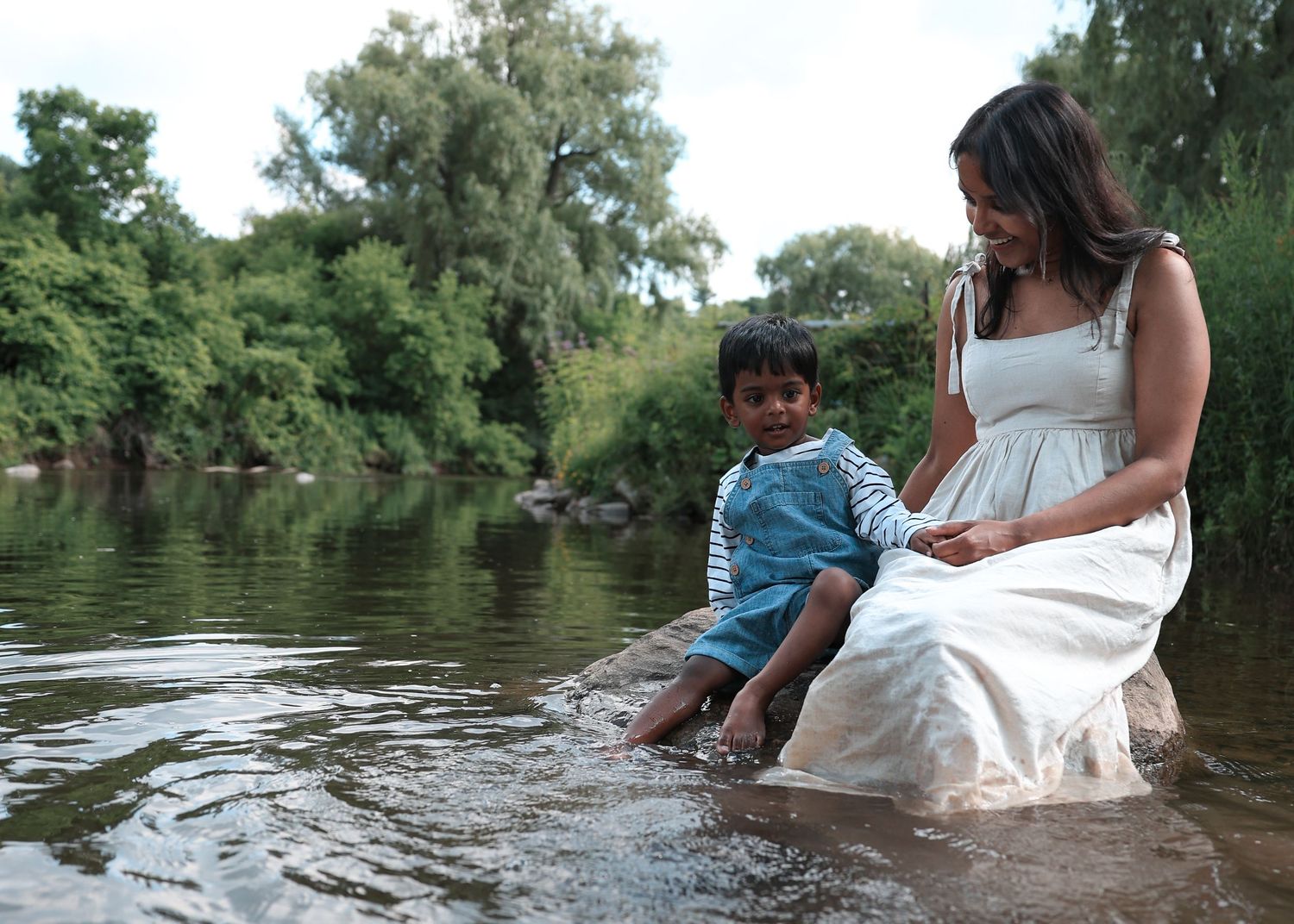 river mini sessions offered by Nicole Byers Photography in Terra Cotta Ontario. River sessions for family, couples or maternity clients.