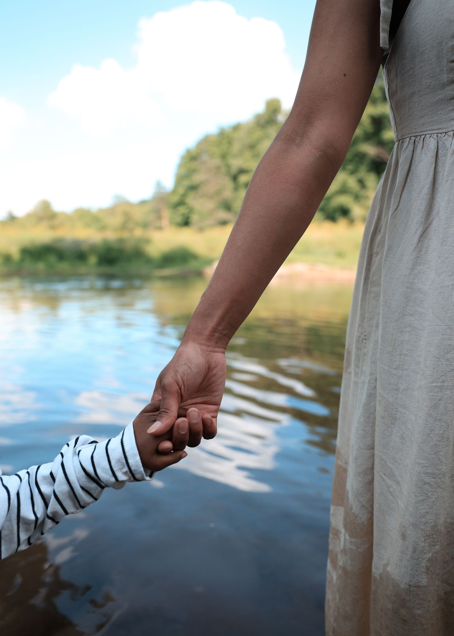 river mini sessions offered by Nicole Byers Photography in Terra Cotta Ontario. River sessions for family, couples or maternity clients.
