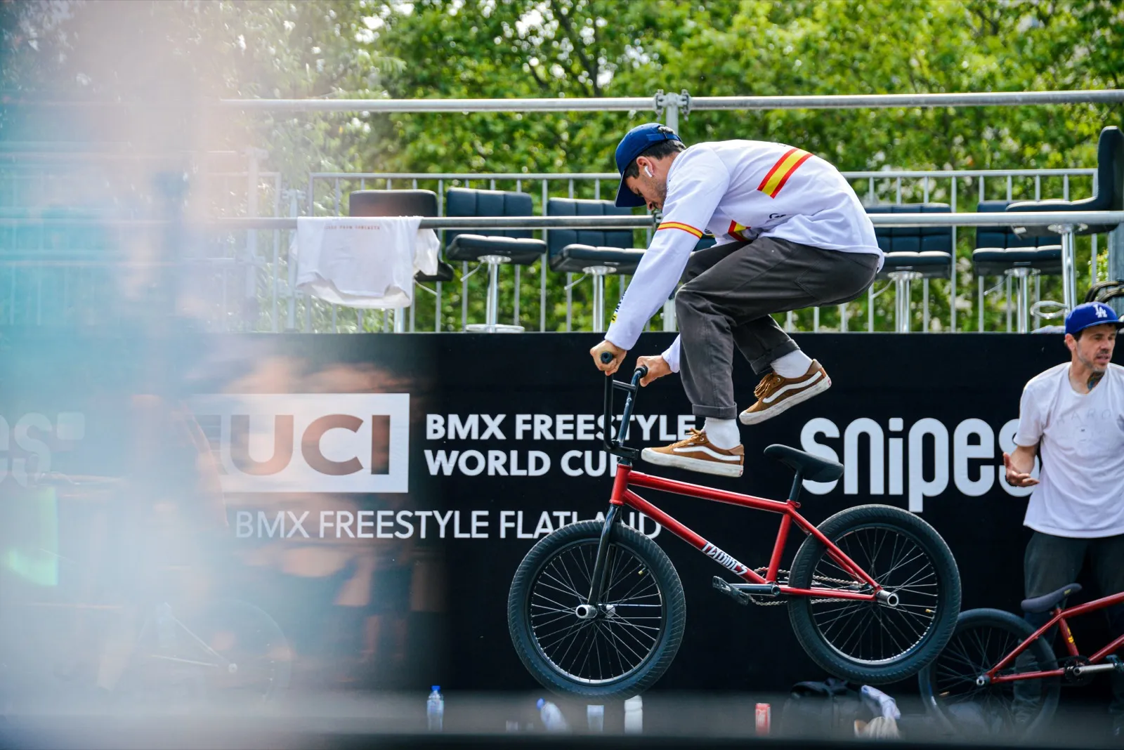 Rider lançant une figure sur une rampe pendant la BMX Freestyle World Cup.