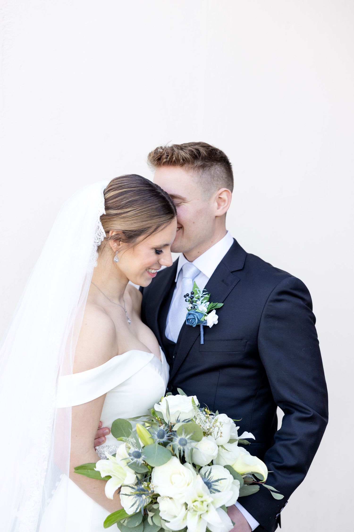 Light and airy wedding photography by Julia and Sean Photography, husband-and-wife photographers serving joyful brides in Dayton, Cincinnati