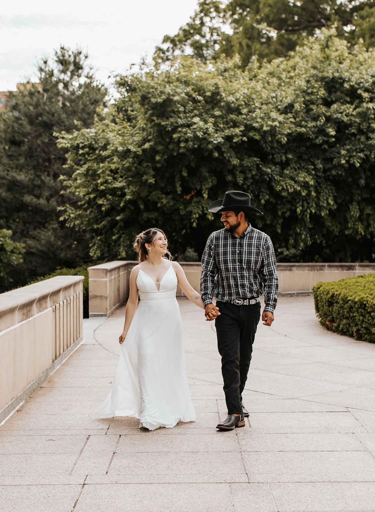 Engagement session as the Nelson Atkins Museum