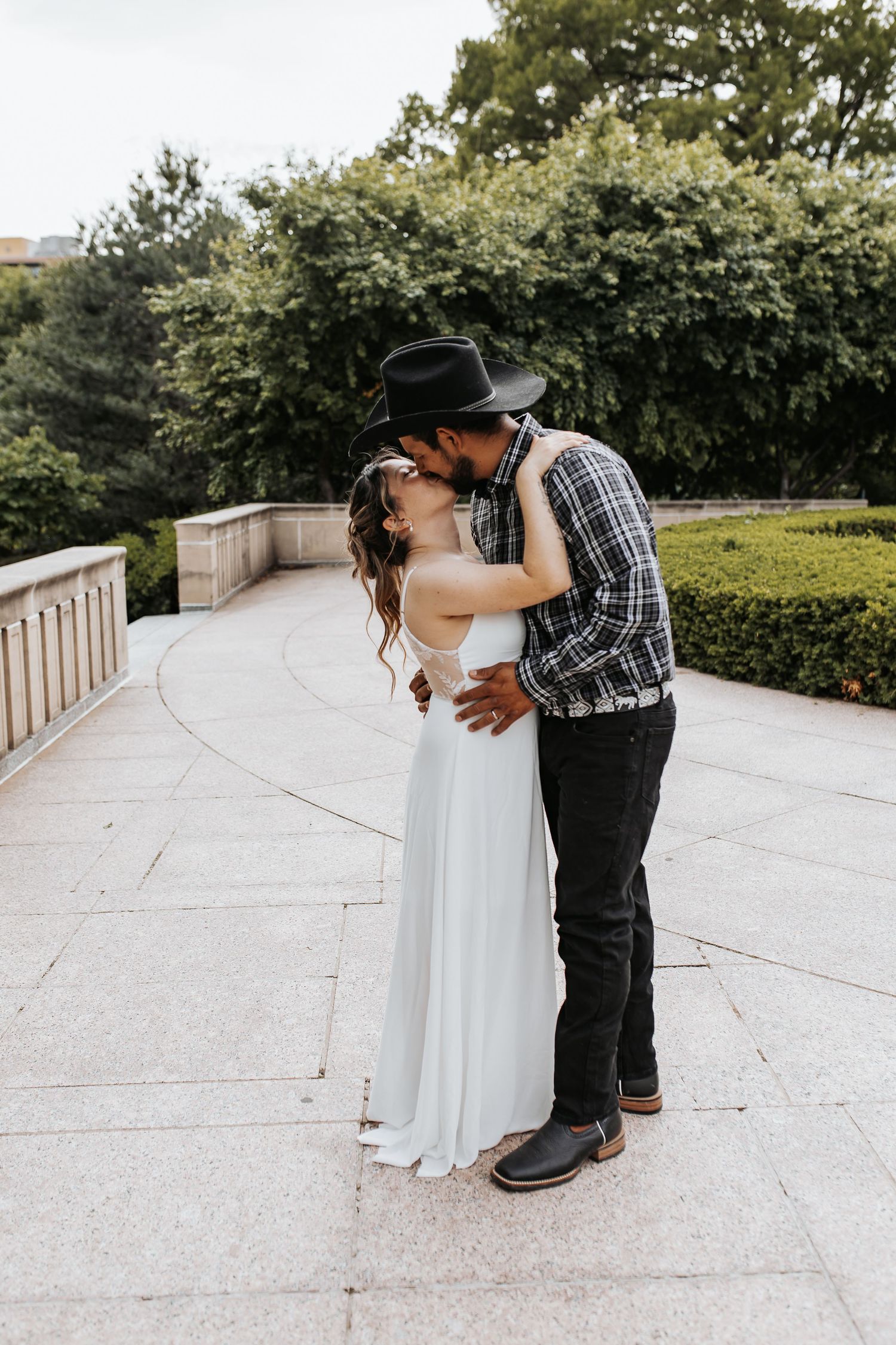 Engagement session as the Nelson Atkins Museum