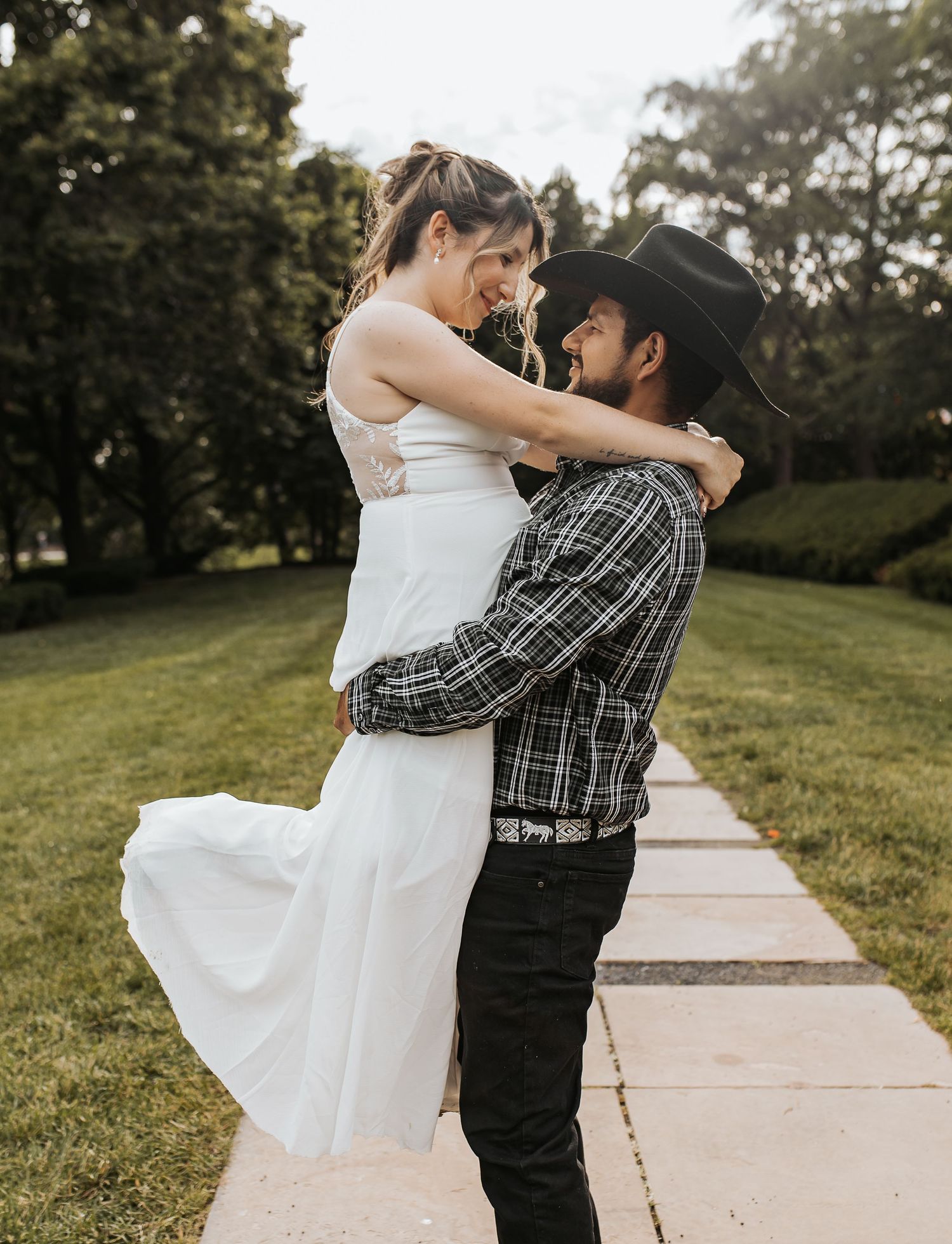 Engagement session as the Nelson Atkins Museum