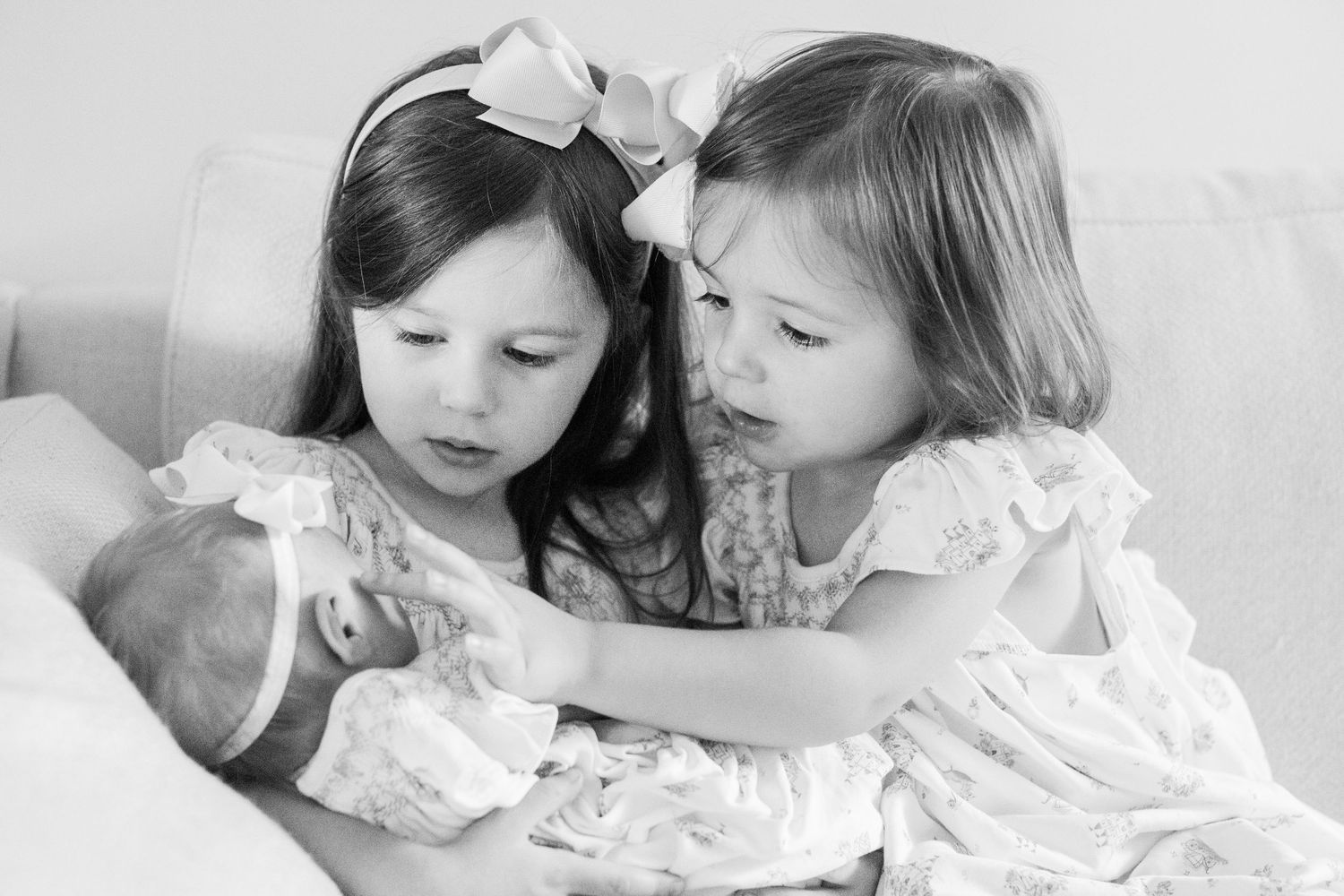 Newborn portrait. Three sisters. Guaynabo, Puerto Rico.