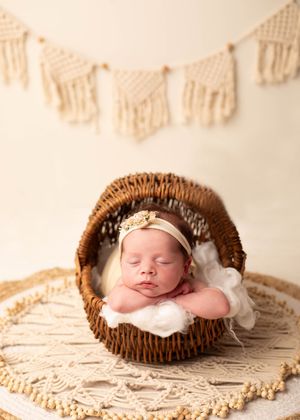 Newborn portrait photographed in a Central Louisiana studio. Baton Rouge, Watson, Denham Springs, Zachary photography