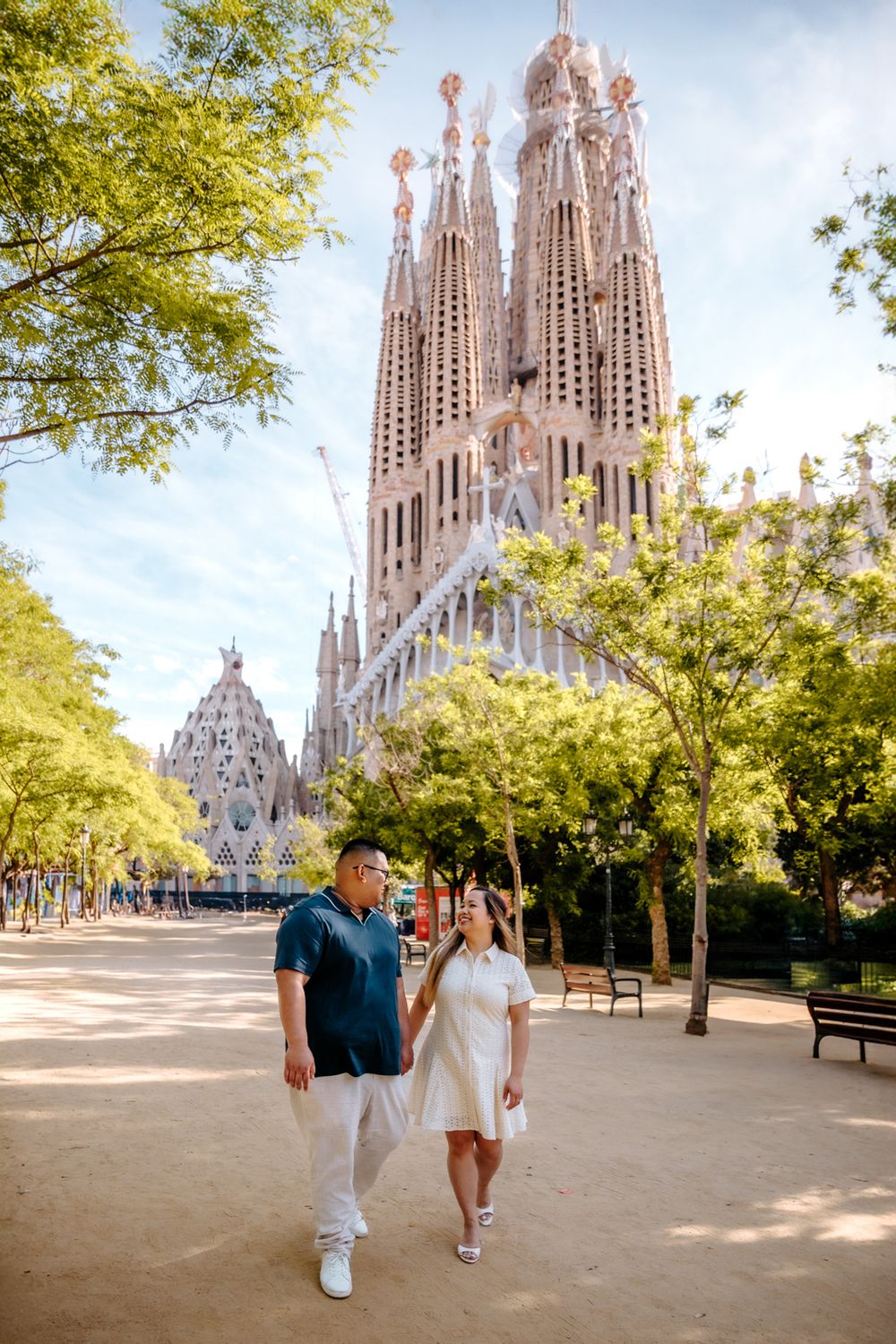 Honeymoon photoshoot capturing love and intimacy in Sagrada Familia.