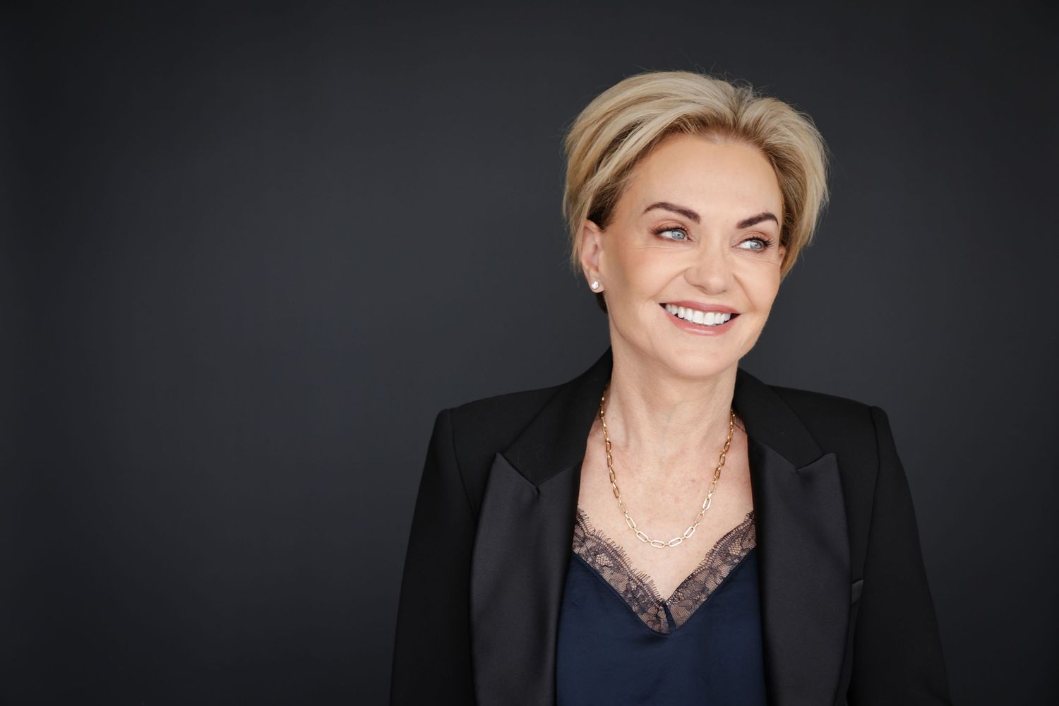 Auckland actor and tv personality, Louise Wallace.