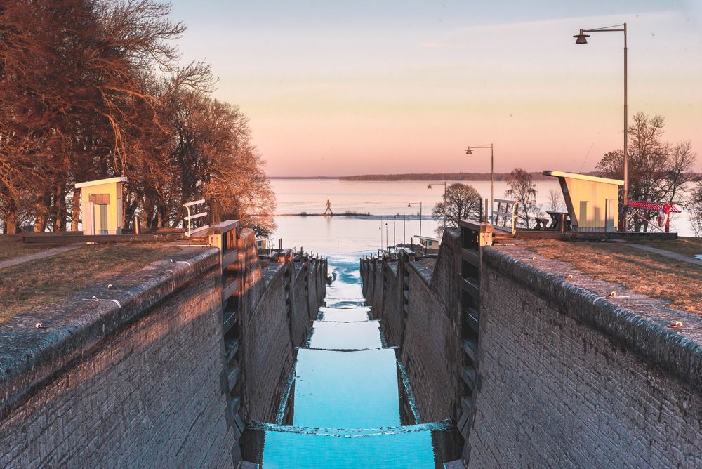 Bergs slussar fotat på hösten