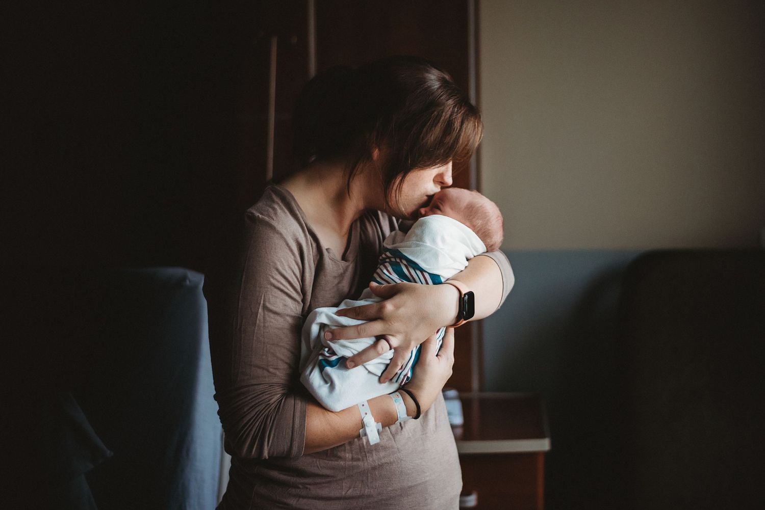 Fresh 48 newborn hospital session - neutral tones and natural light photography in Dickinson, ND