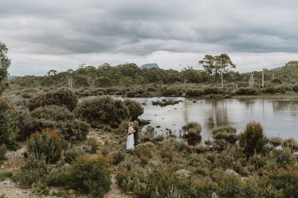 elopement at pumphouse point, lake st clair, cradle mountain national park, Tasmania. captured by Joss Jensen Photography