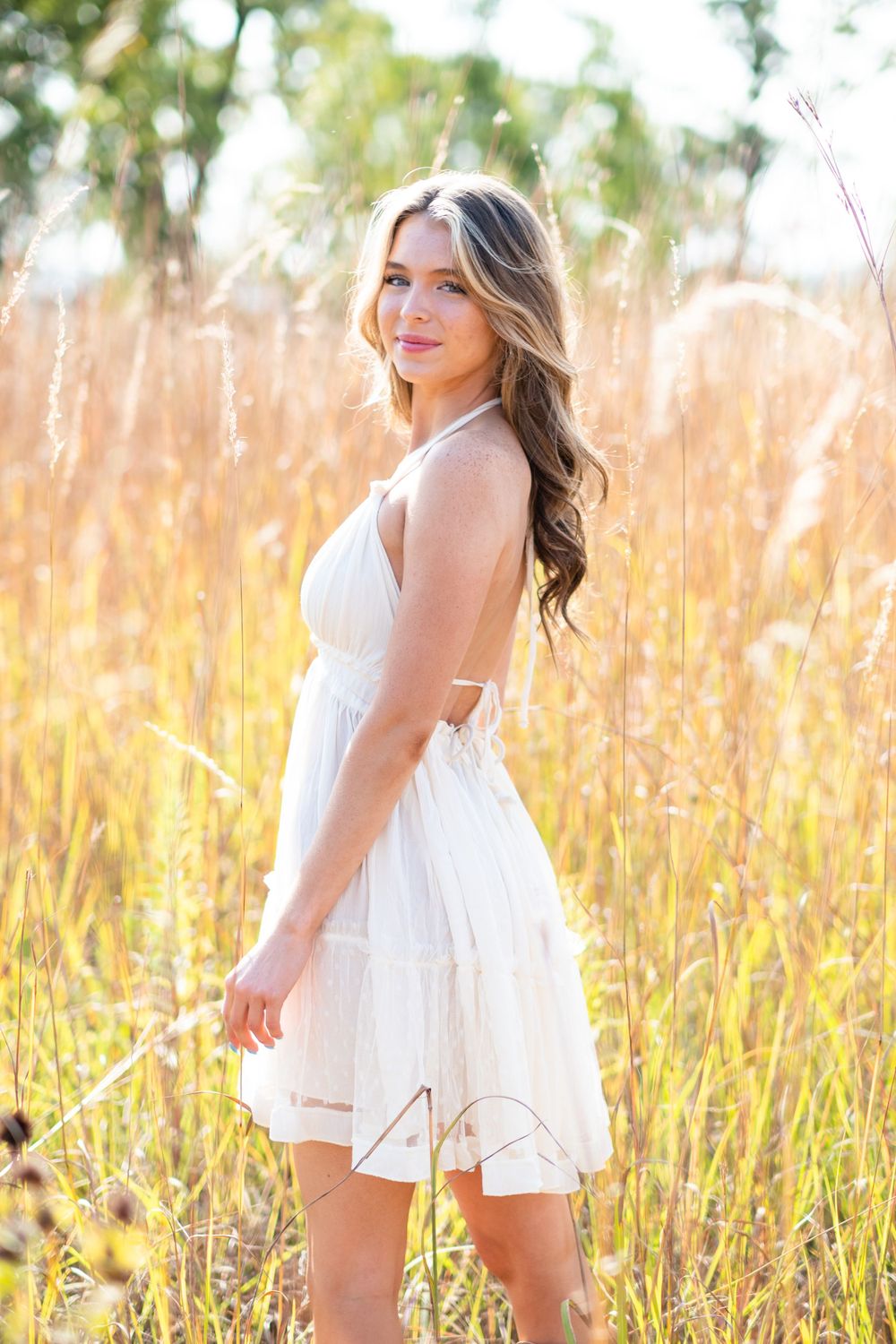 Senior Session, , photographer, Edwardsville, St. Charles, Illinois, St. Louis, Outdoor, SIUE, poses for girls, field