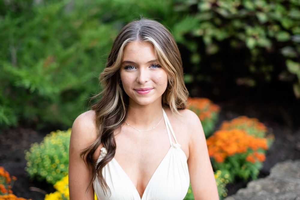 Senior Session, , photographer, Edwardsville, St. Charles, Illinois, St. Louis, Outdoor, SIUE, poses for girls,