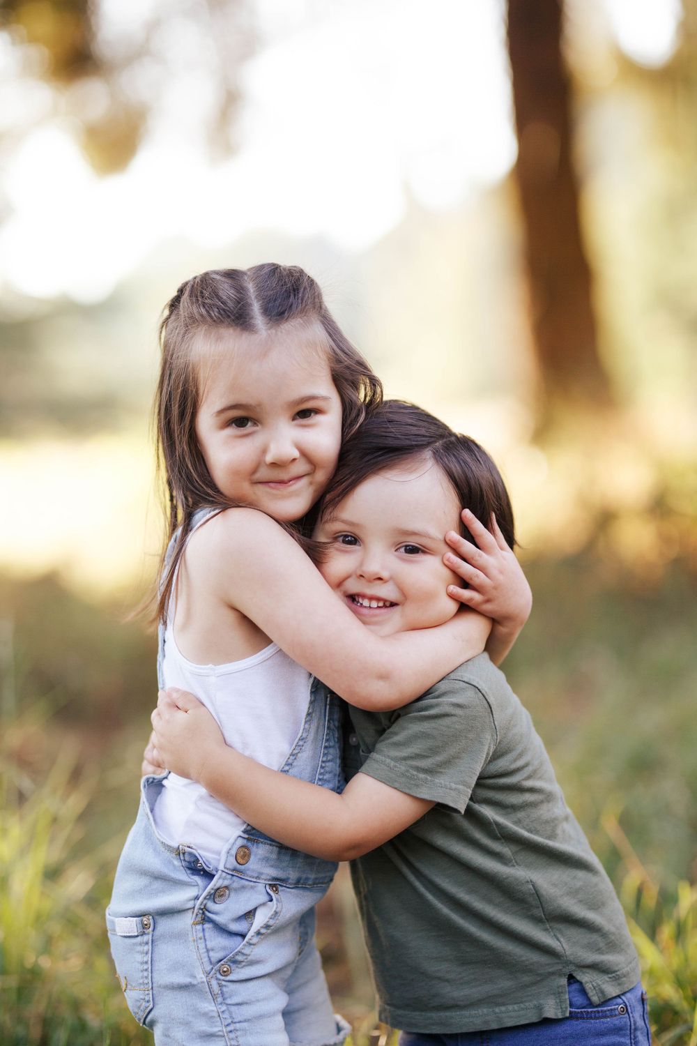 Everett WA family photographer: a brother and sister hug at a family photo session in Bothell WA