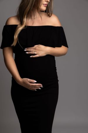 Séance photo grossesse studio Neuchâtel – Moments magiques