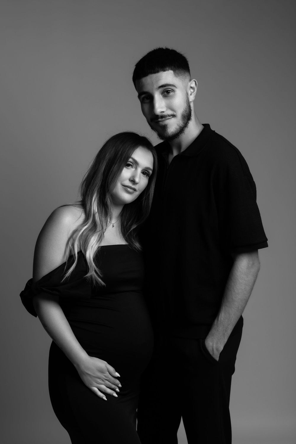 Photographe grossesse en studio – Mettez en valeur votre ventre rond et votre beauté