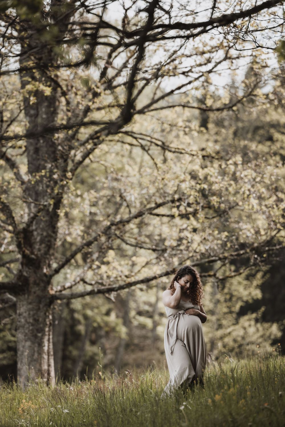 Photographe maternité Neuchâtel – Une séance authentique dans un décor naturel