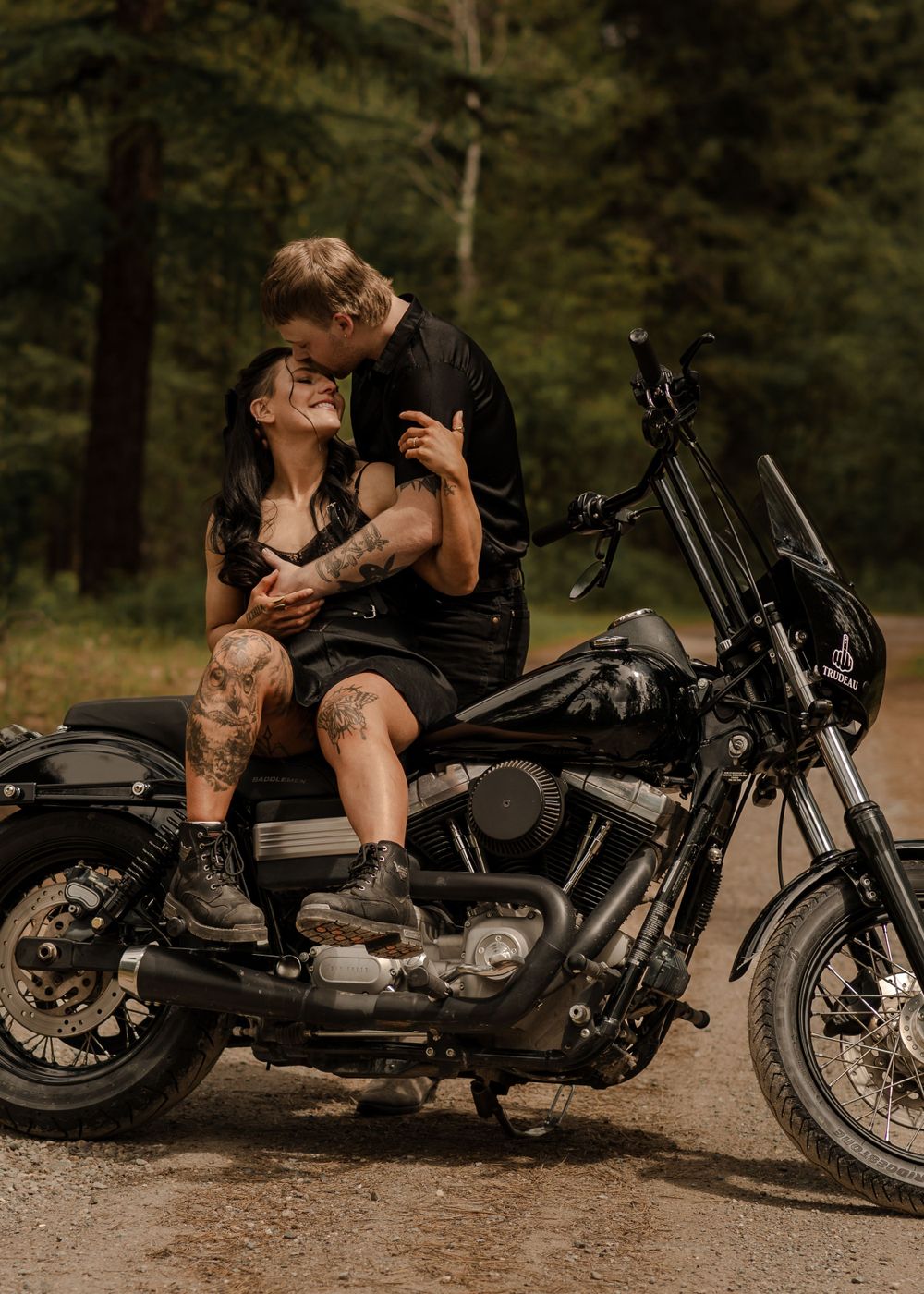 Cute couple poses Cranbrook photographer